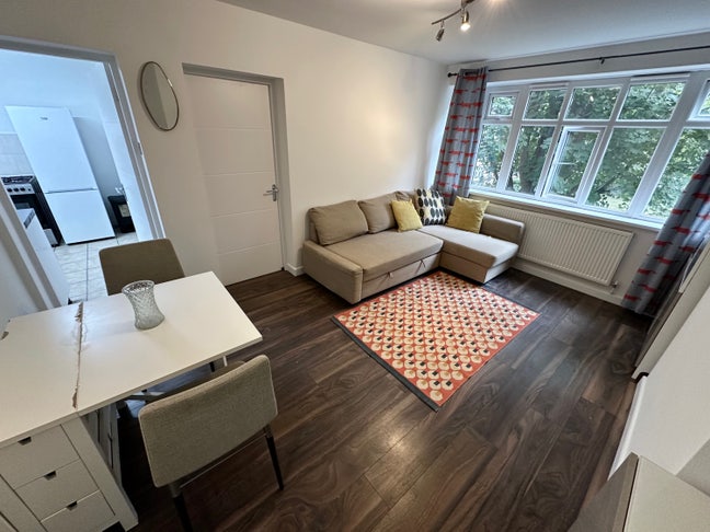 Availbale Today-Refurbished 1B1B-10Min Battersea P Main Photo