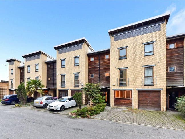 🏡 New 4-Bed Property in Poplar – Zone 2 🌟 Main Photo