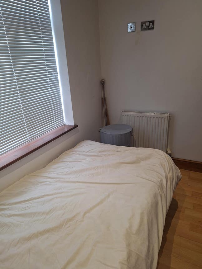 Single room available.  Quiet area. Bills included Main Photo