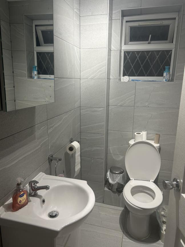 Room for Rent- 2mins from campus Main Photo