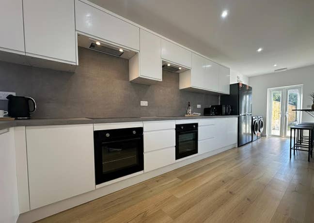 BRAND NEW | All ensuite | Professional | All Bills Main Photo