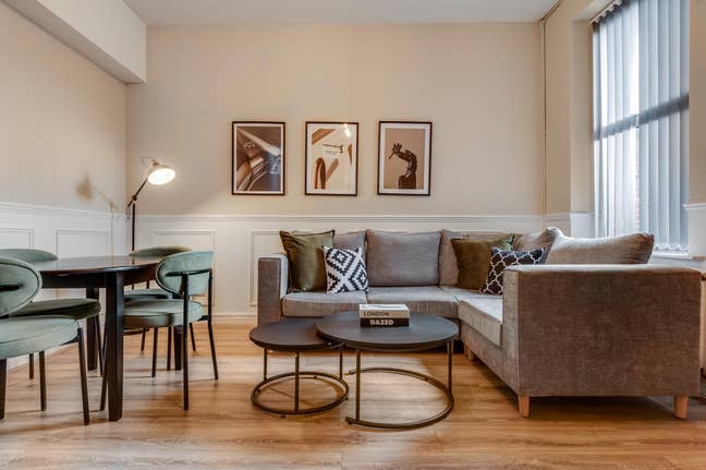Gorgeous room in great location! Main Photo
