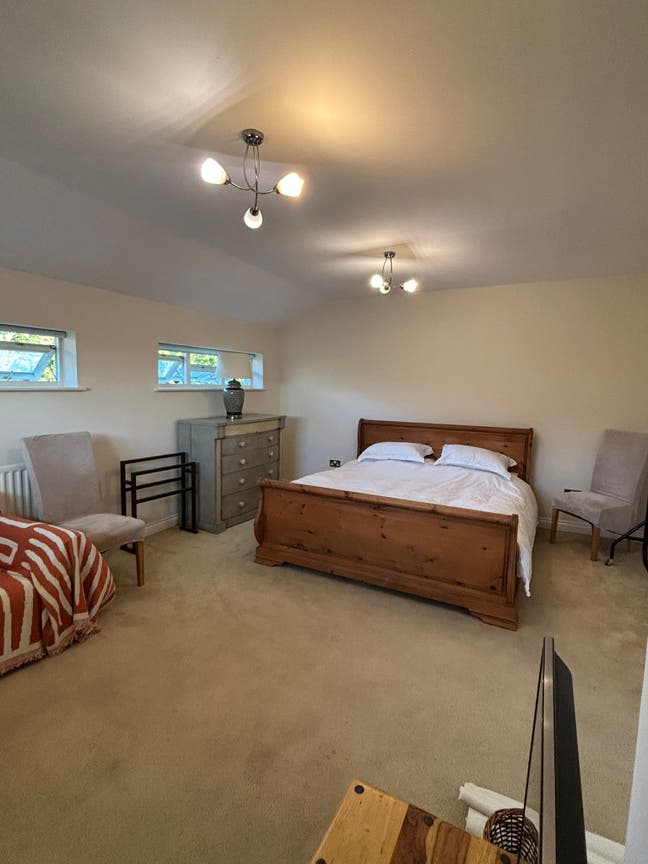 Large bedroom with bathroom and kitchenette Main Photo