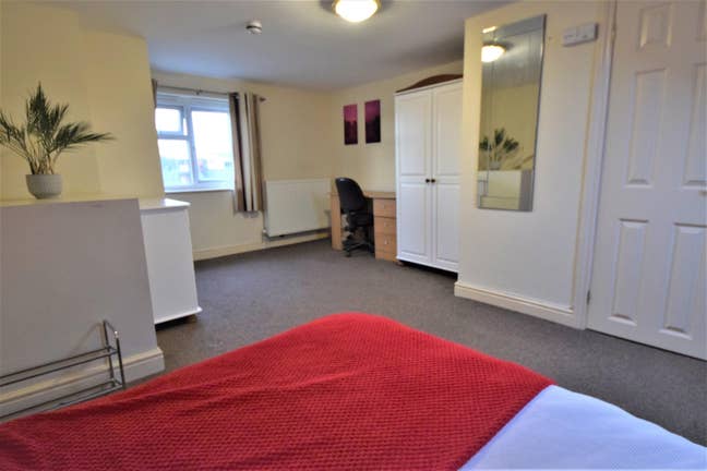 Large Double Ensuite City Centre  Main Photo