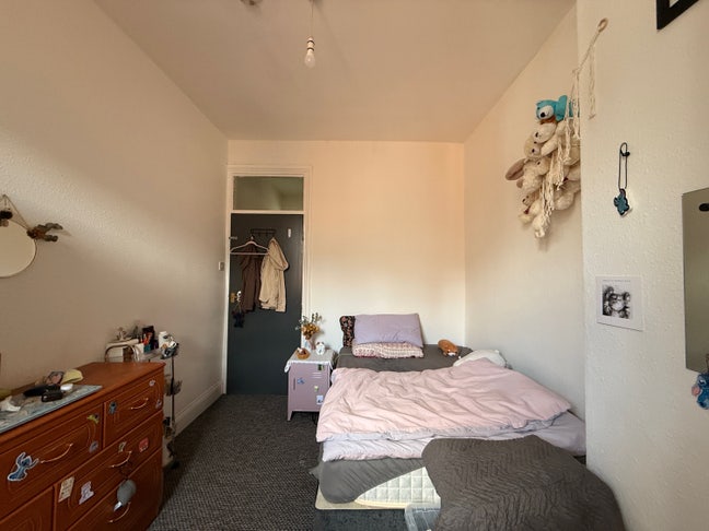 Short term single room available for 350/month Main Photo