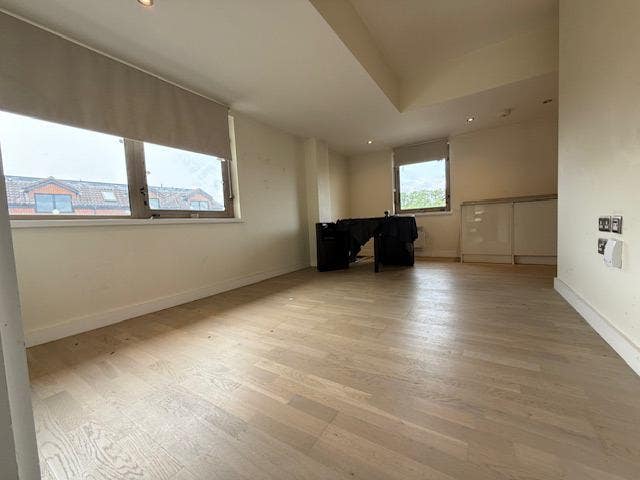 New Modern One Bedroom Apartment, Close to Leather Main Photo