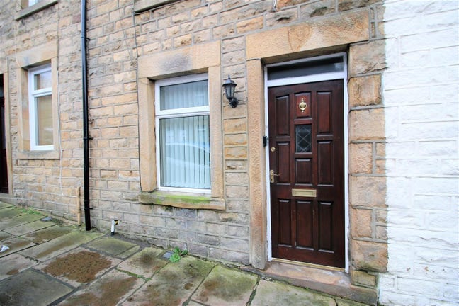 Furnished Two Bedroom House near City centre Main Photo