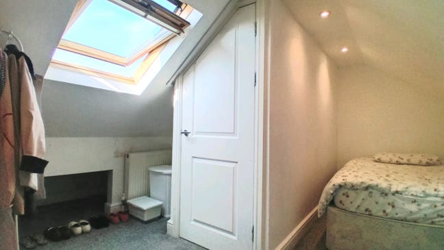Double Bedroom  Main Photo