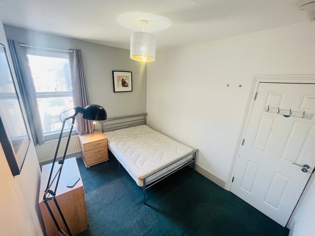 🏠 2 All Bills - Large Doubles - Lounge & Garden 🌳  Main Photo