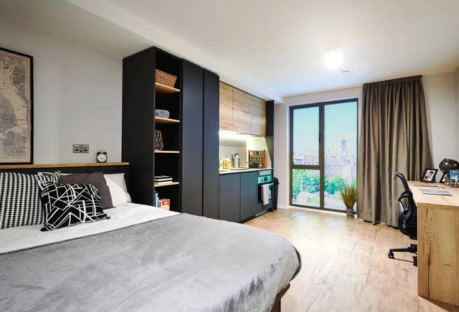 Spacious Ensuite Room in Prime Location – All Incl Main Photo