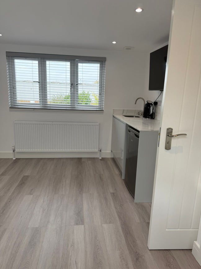 Brand new Large room/apartment  Main Photo