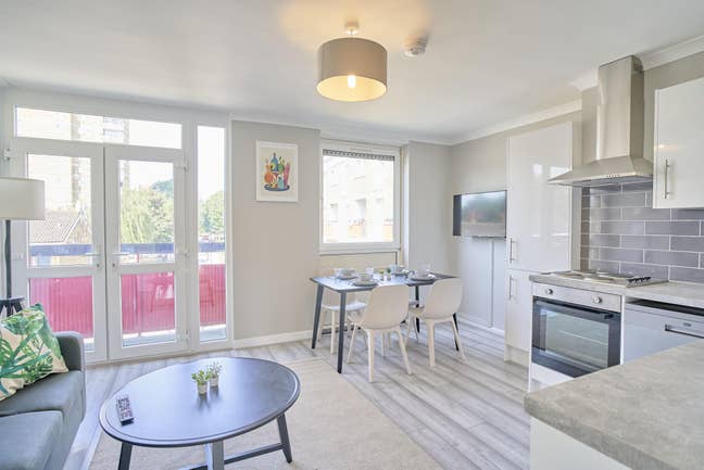 🆕 Living room+All bills inc+Outstanding Service Main Photo