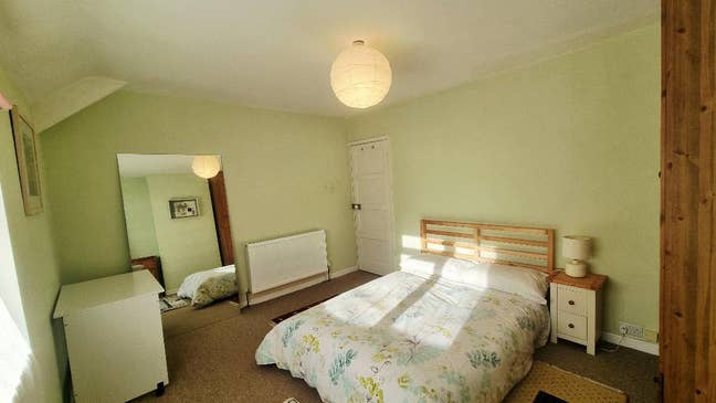 Spacious double room in cosy house Main Photo