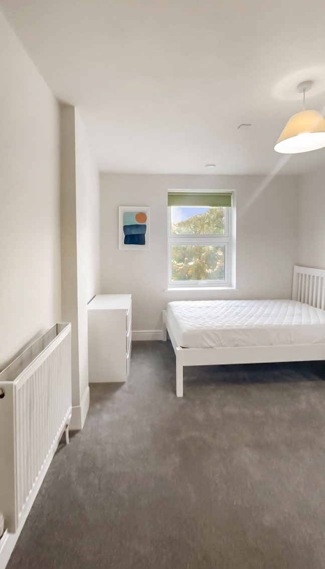 Ensuite Double Bedroom to Let Main Photo