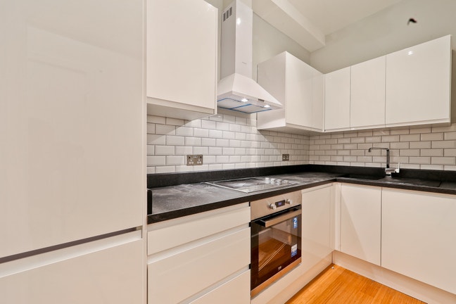 Modern 2 beds, 2baths - Leytostone Main Photo