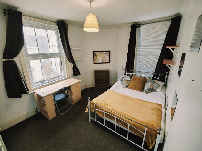 Double room available - Suitable for couples! Main Photo