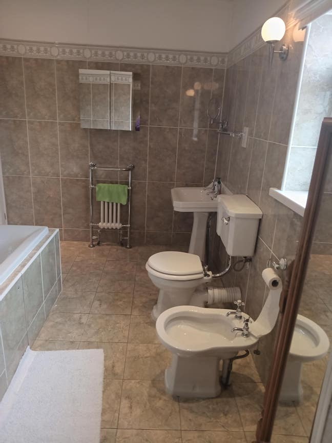 Nice comfortable double room to rent Main Photo