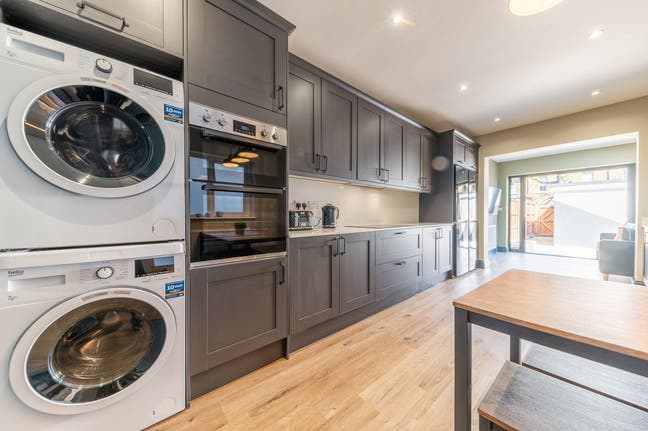 Ensuite Bills Included- Reposit Available! Main Photo