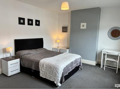 HUGE Double - Town Centre - for over 25s Main Photo