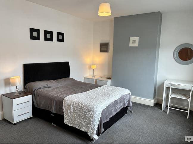 HUGE Double - Town Centre - for over 25s Main Photo