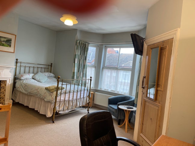 En-suite large room near Rugby town centre Main Photo