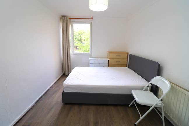 High-Demand Rooms in Mile End – Book Now! Main Photo