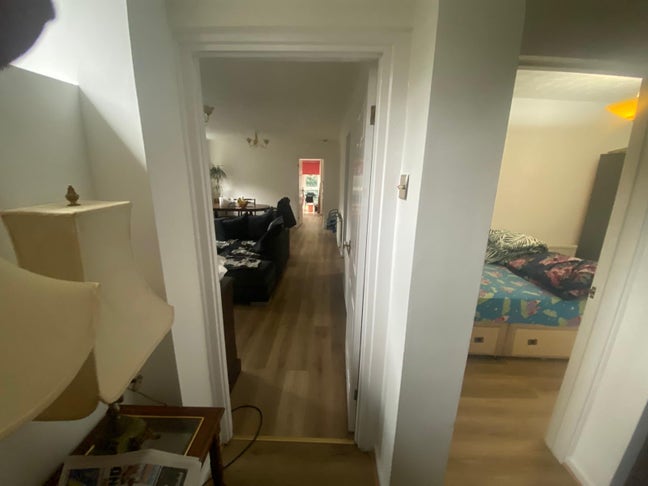 Single room to let in a family home Main Photo