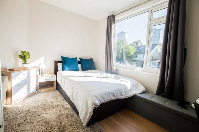 Wandsworth Modern Double En-suite Room with Garden Main Photo