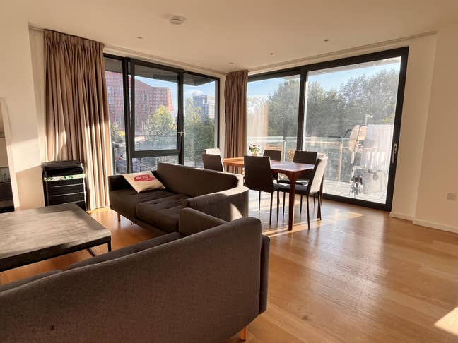 Double Room in E20 East Village Main Photo