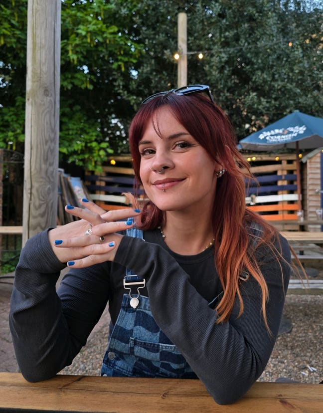 Looking for a friendly house share/buddy up  Main Photo