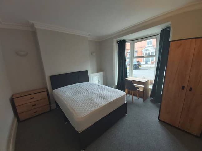 Cosy Furnished Room Available – Bills Included! Main Photo