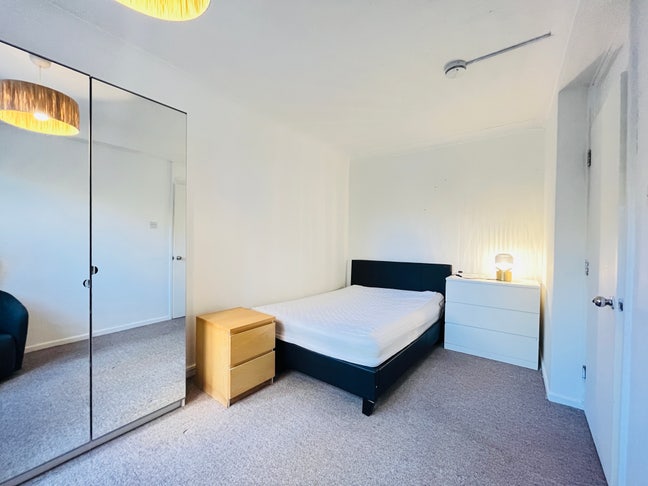 ✨ Spacious Double In Clean House 🏠 - All Bills Main Photo