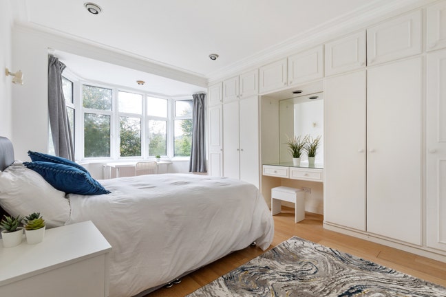 **Large Double Room In HangerLane** Main Photo