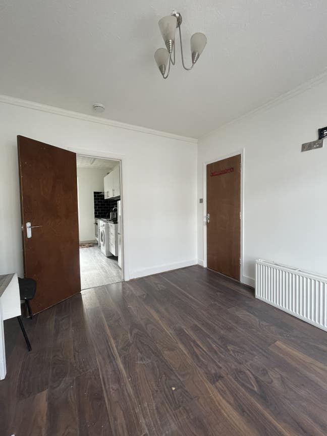 1 Bed Flat Avaliable - Bills included! Main Photo