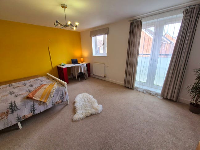 Large Bright Double Bedroom Main Photo