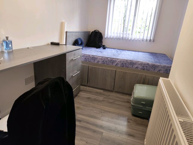 Modern student room at 43 park range. Main Photo