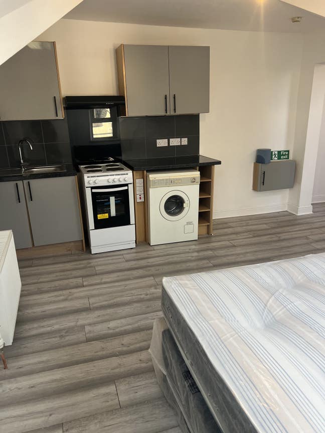 Rooms to rent Main Photo