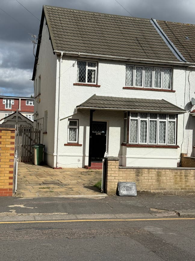 Spacious 4 Bedroom House to Let in Newbury Park Main Photo