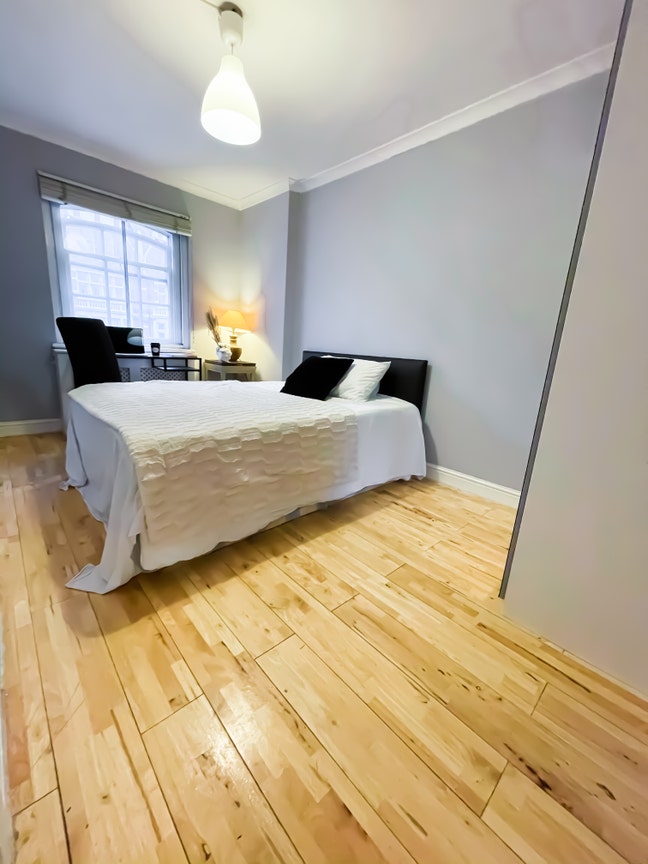 Super Large Room- Edgware Road W2 Available Now!! Main Photo