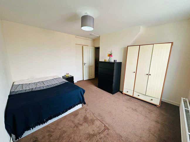 Big Double Room Available Now in W12! Main Photo