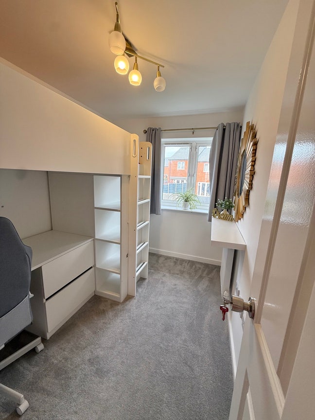 ✨Single Room with Parking- Professional Household✨ Main Photo
