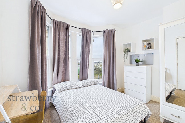 Riverside | Paintworks| Double bedroom | Ensuite Main Photo