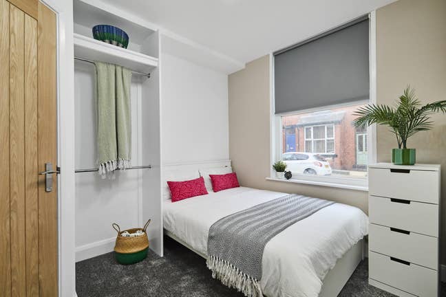 Newly Refurbished En-suite available Main Photo