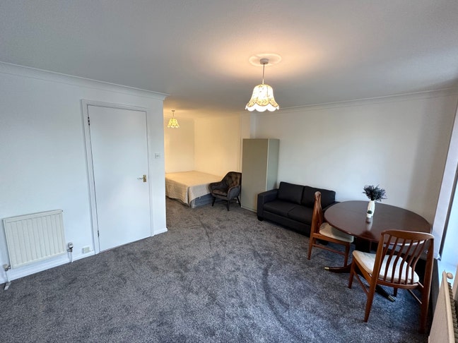 Huge Double Room + Garden in 4-Bed House Main Photo