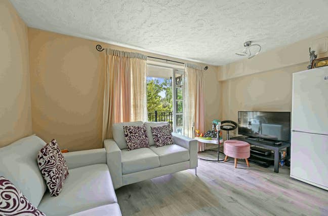 Modern 2-Bed Flat Near North Acton Main Photo