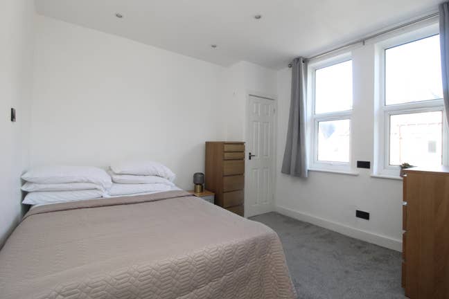 Stunning Ensuite Room in Kirkstall Main Photo