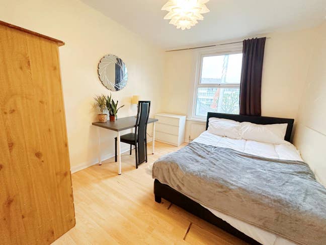 Double Room in Vibrant Surrey Quays Area💓 Main Photo