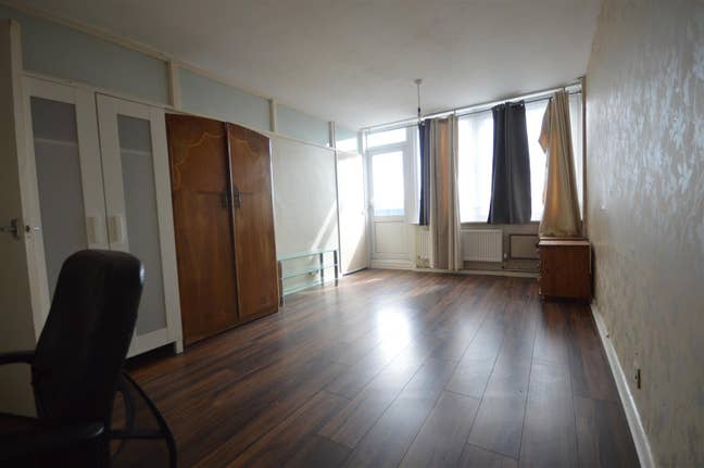 Big Room with Balcony to rent - All bills included Main Photo