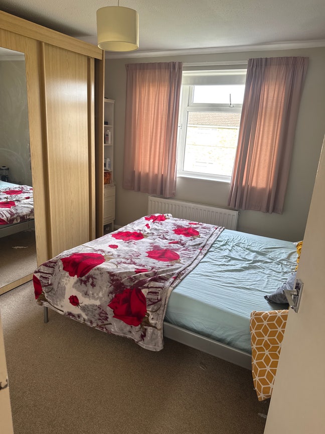 Room to Let . Main Photo