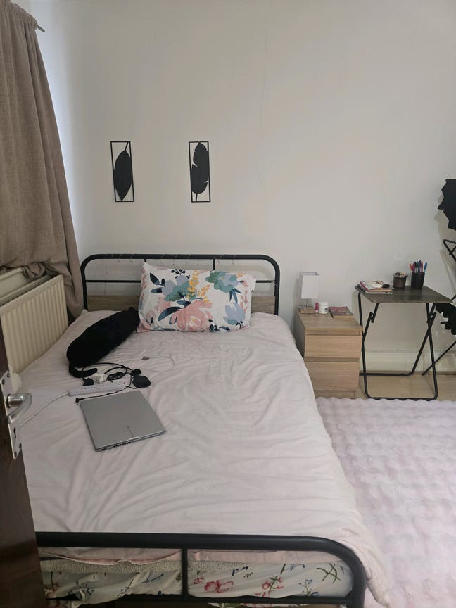Doble Room East Ham // Private Toilet Main Photo